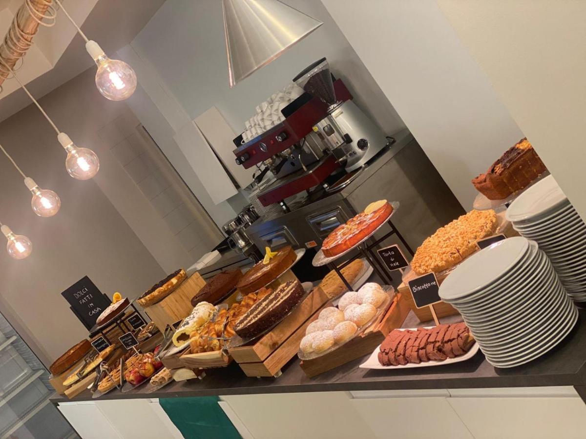 Hotel Apogeo - Breakfast Experience Rimini Esterno foto