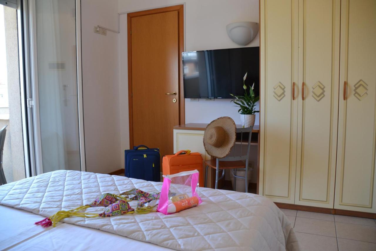 Hotel Apogeo - Breakfast Experience Rimini Esterno foto