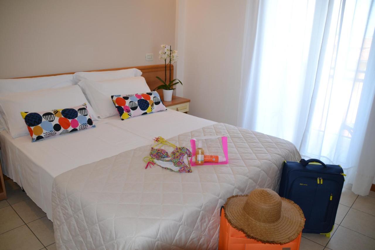 Hotel Apogeo - Breakfast Experience Rimini Esterno foto