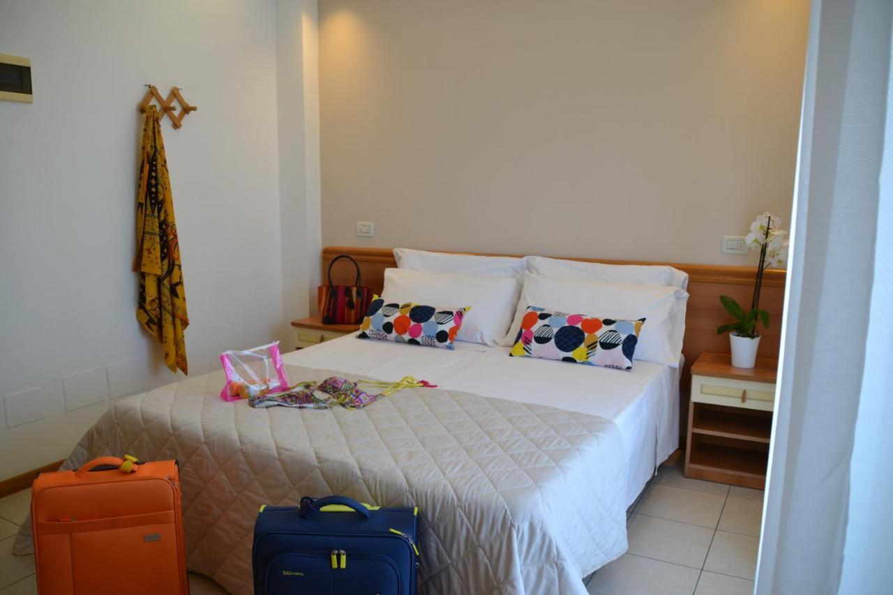Hotel Apogeo - Breakfast Experience Rimini Esterno foto