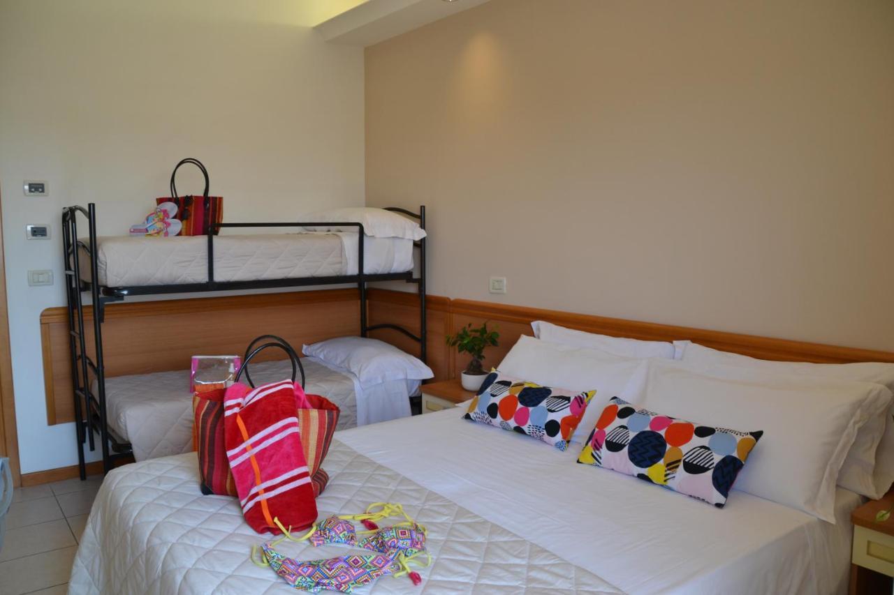 Hotel Apogeo - Breakfast Experience Rimini Esterno foto