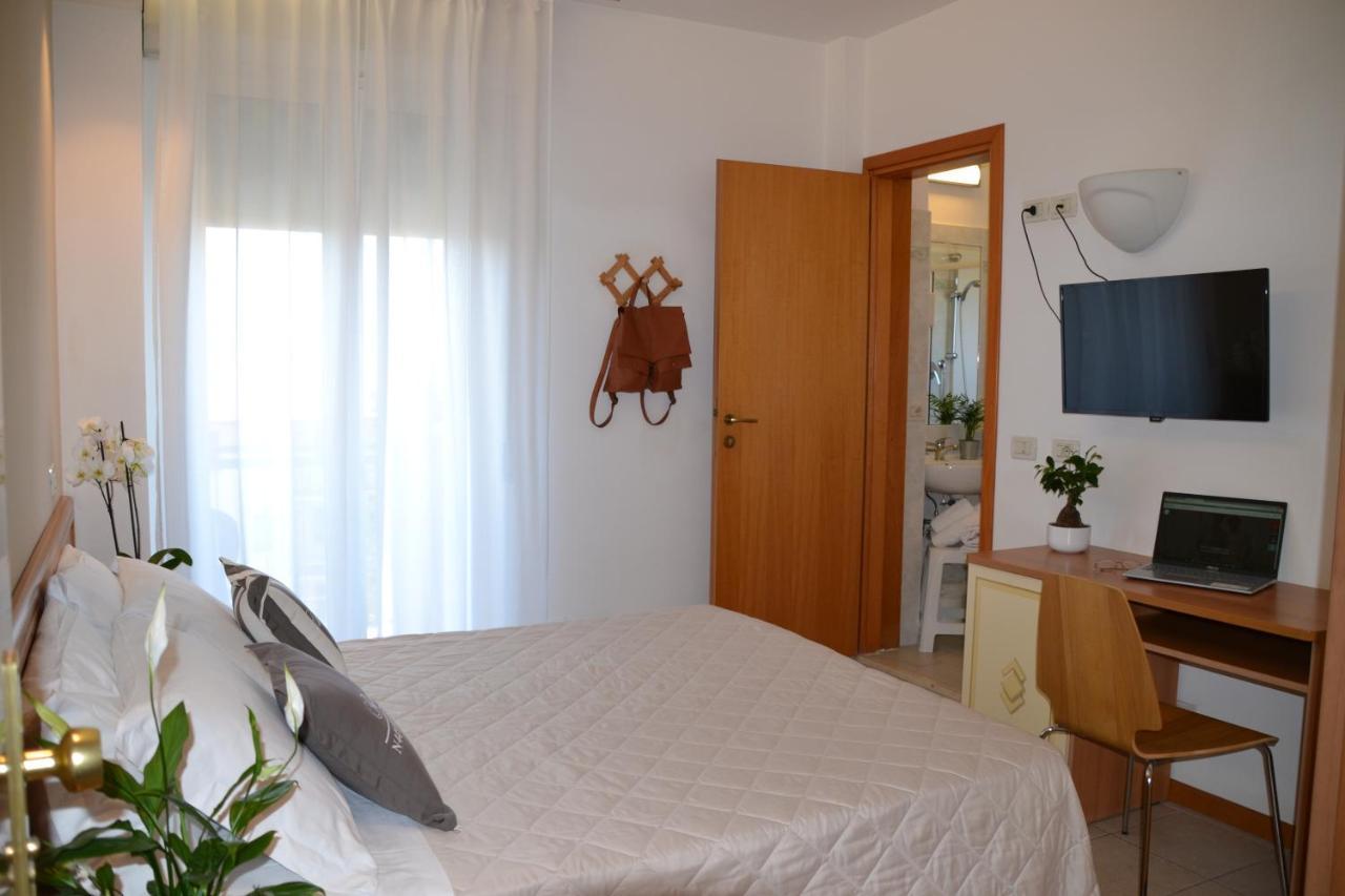Hotel Apogeo - Breakfast Experience Rimini Esterno foto