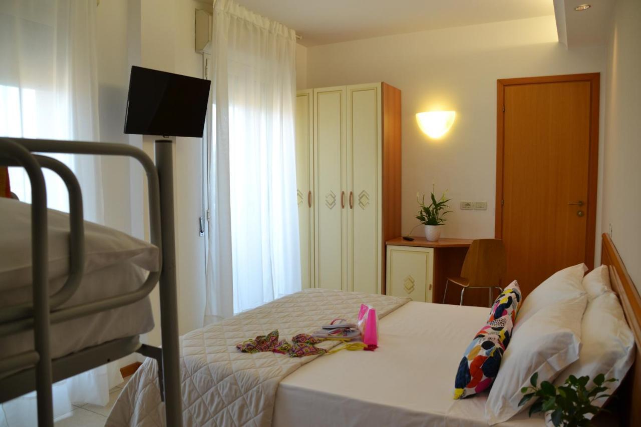 Hotel Apogeo - Breakfast Experience Rimini Esterno foto