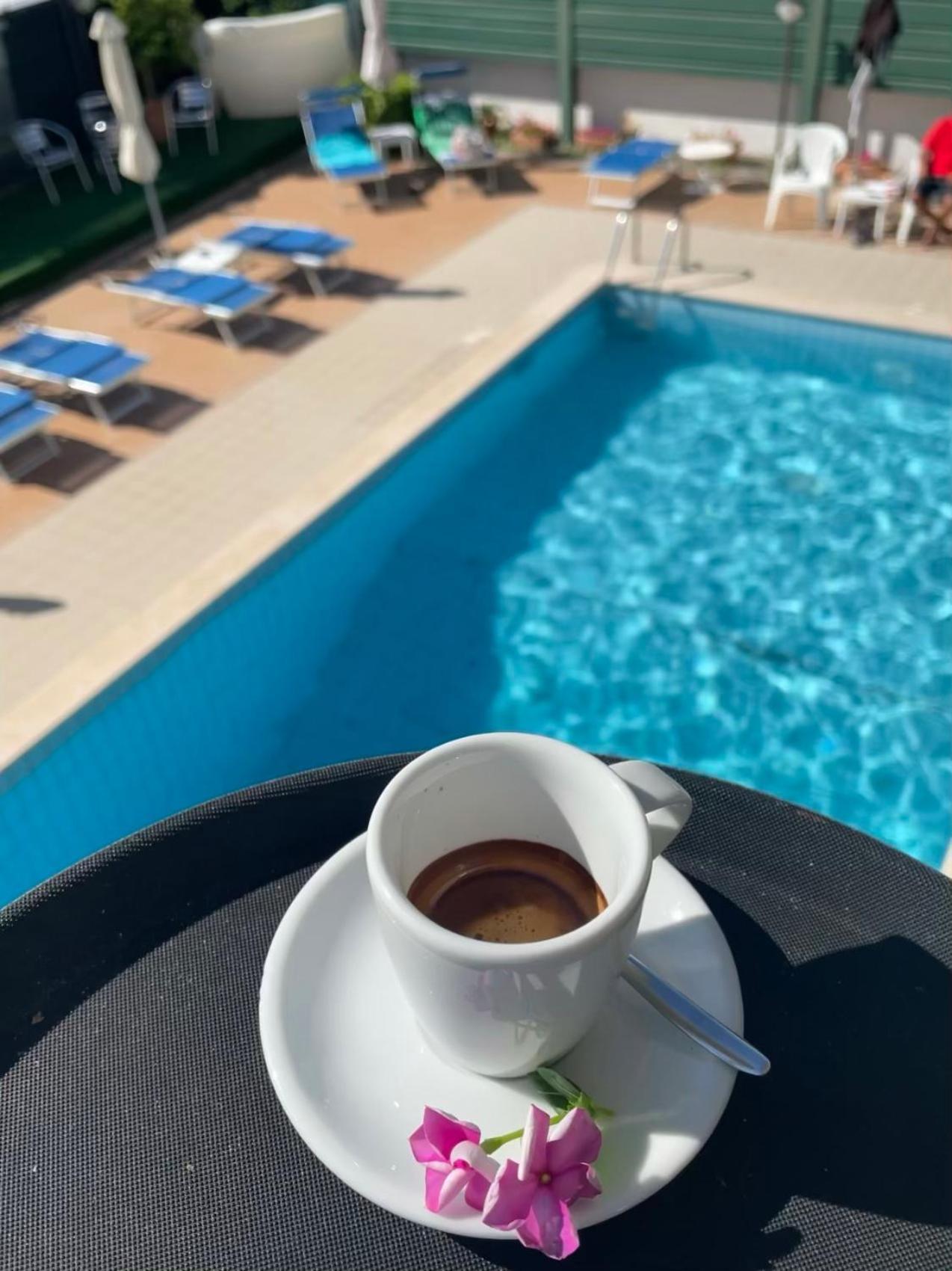Hotel Apogeo - Breakfast Experience Rimini Esterno foto