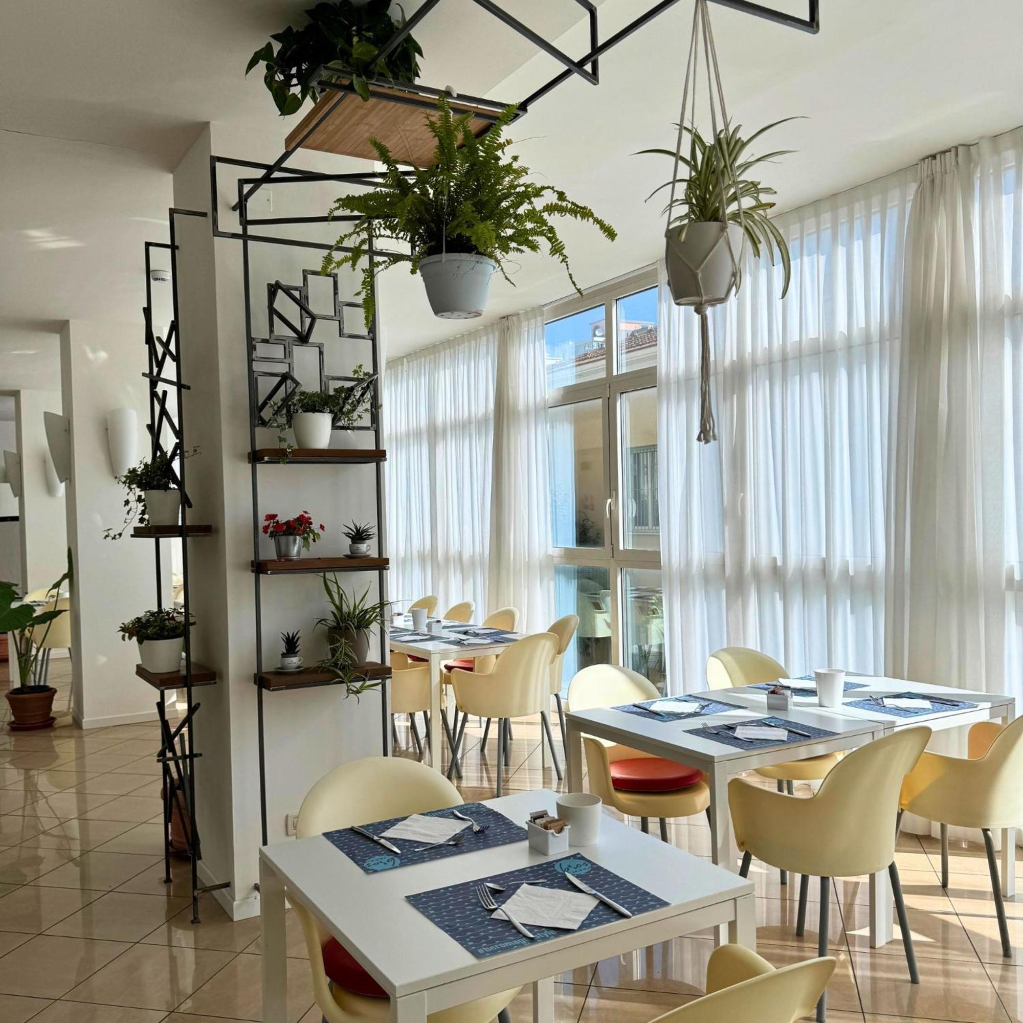 Hotel Apogeo - Breakfast Experience Rimini Esterno foto