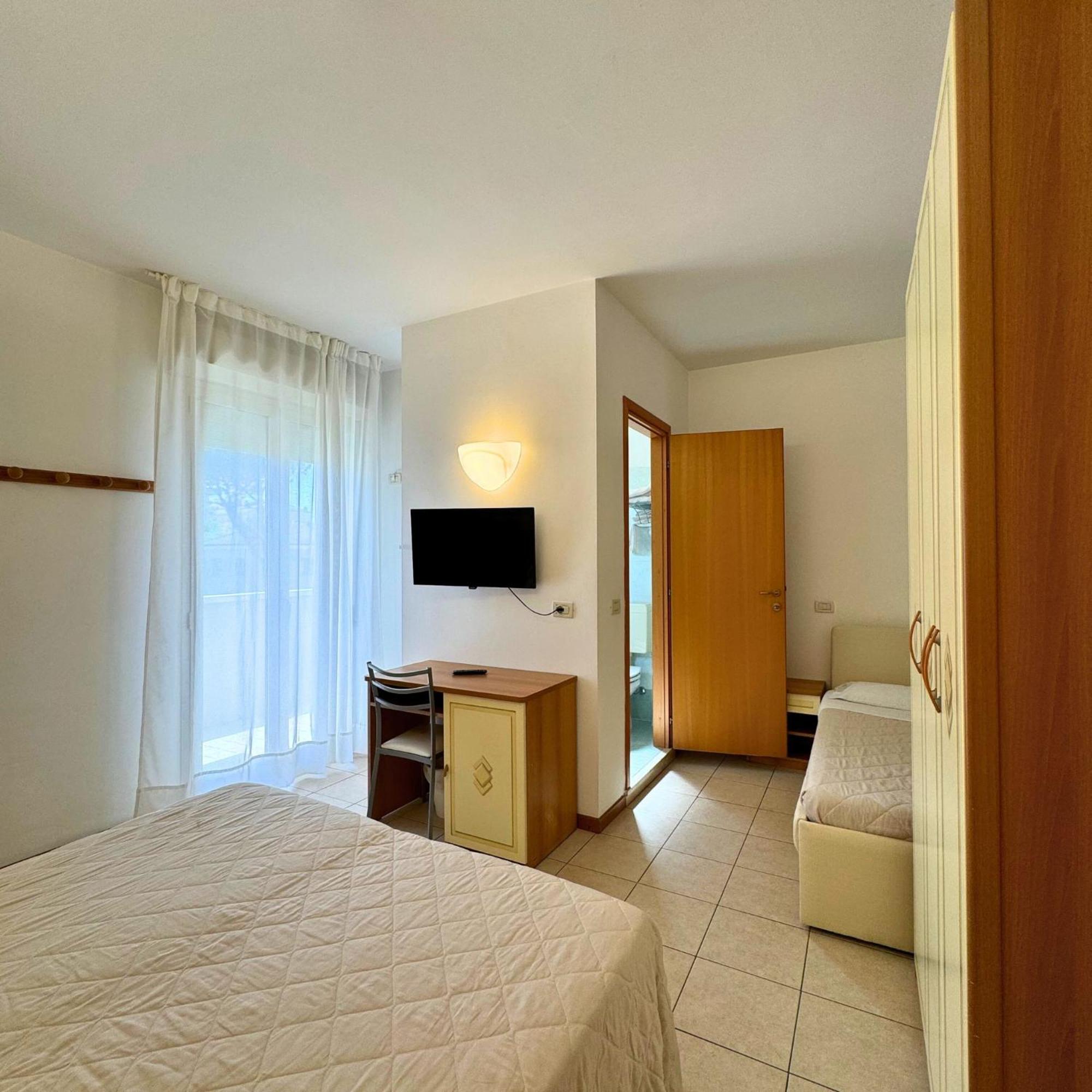 Hotel Apogeo - Breakfast Experience Rimini Esterno foto