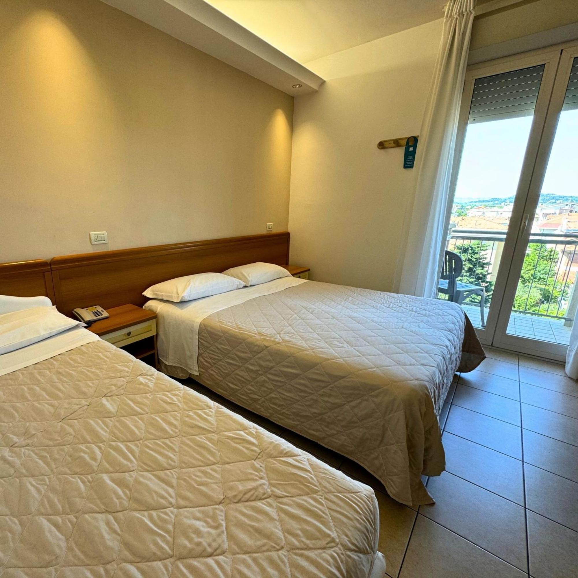 Hotel Apogeo - Breakfast Experience Rimini Esterno foto