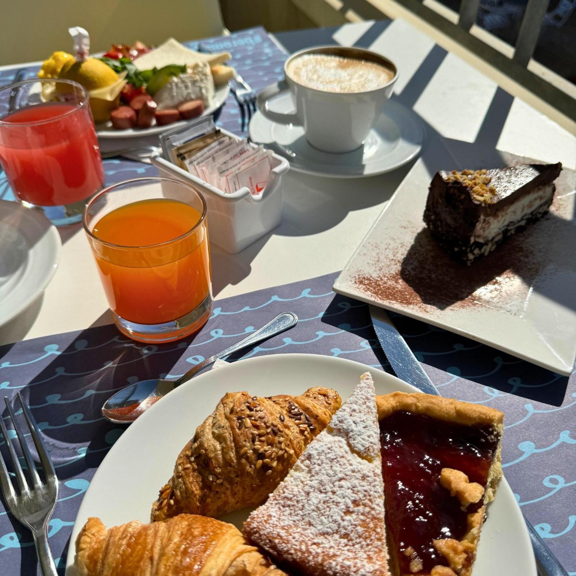 Hotel Apogeo - Breakfast Experience Rimini Esterno foto