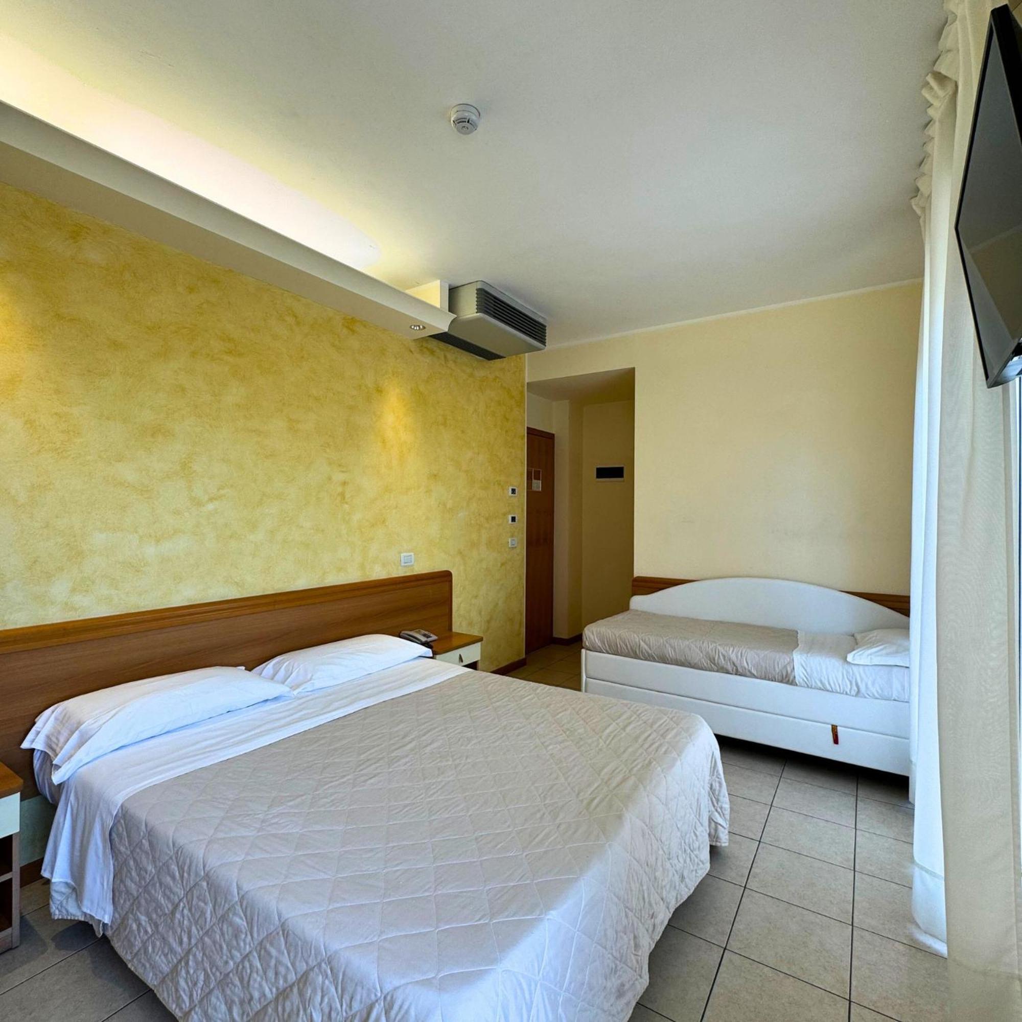 Hotel Apogeo - Breakfast Experience Rimini Esterno foto
